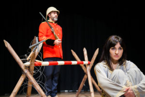 Culturactiva e Pallasos en Rebeldía levan á escena ‘O Valo’, un texto teatral sobre as persoas refuxiadas